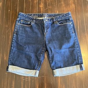 Ann Taylor Loft. Denim stretch jean shorts. Size 4